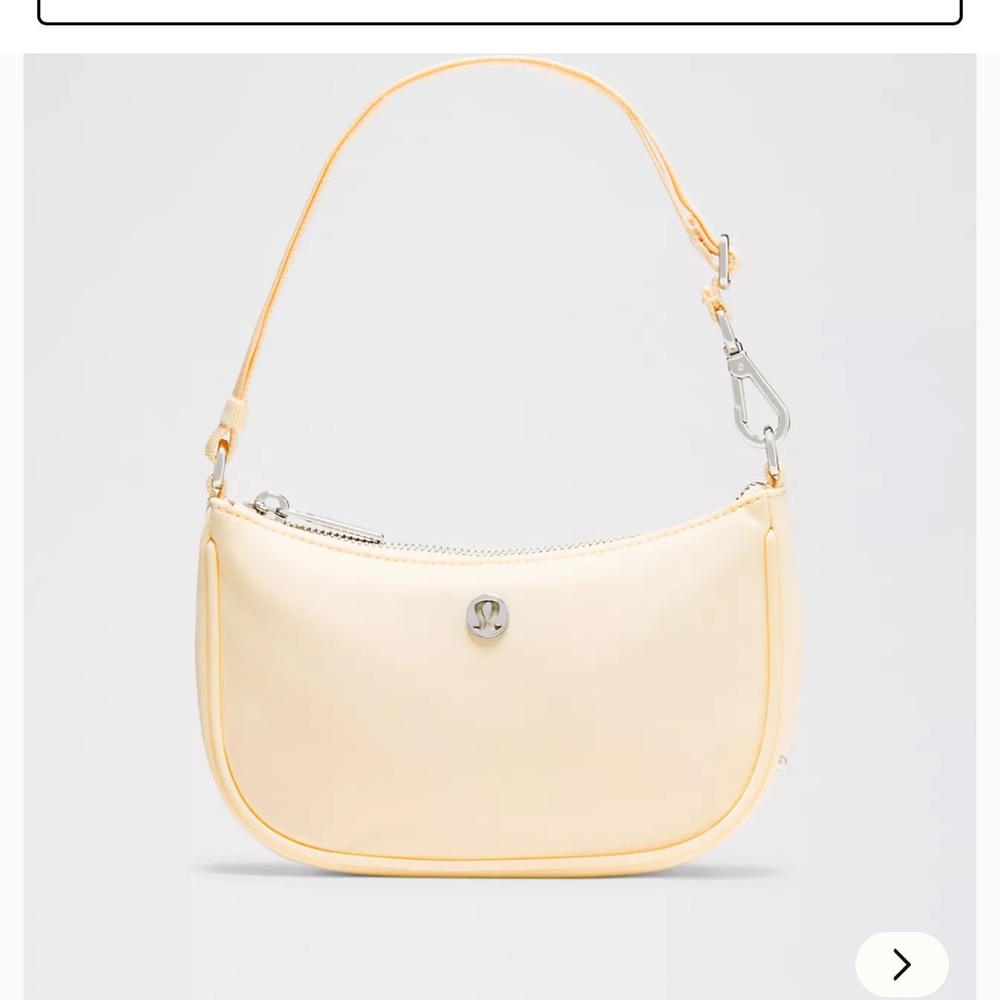 Lululemon buttercream bag